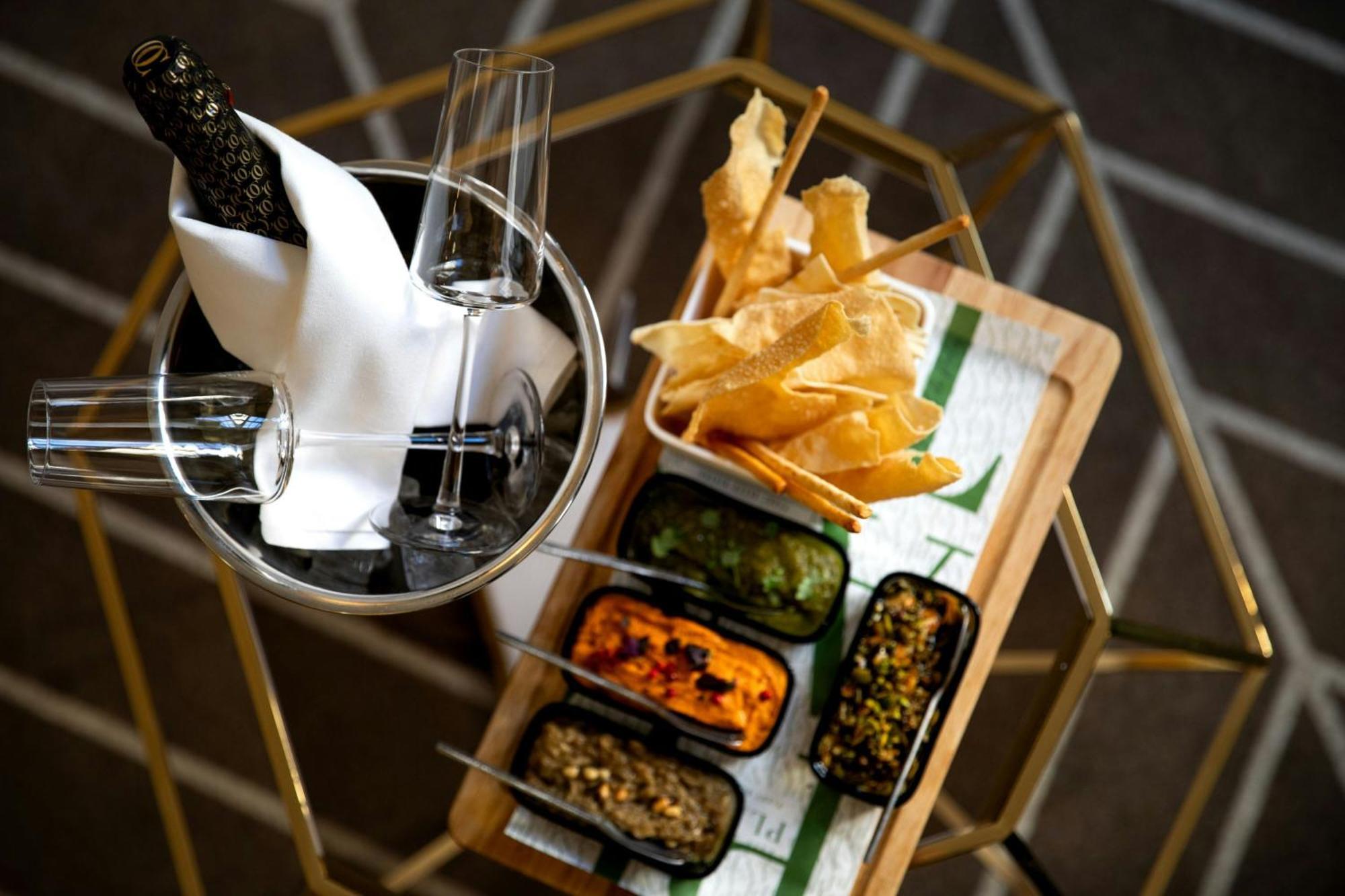 Sapphire House Antwerp, Autograph Collection By Marriott Hotel Kültér fotó A selection of tapas